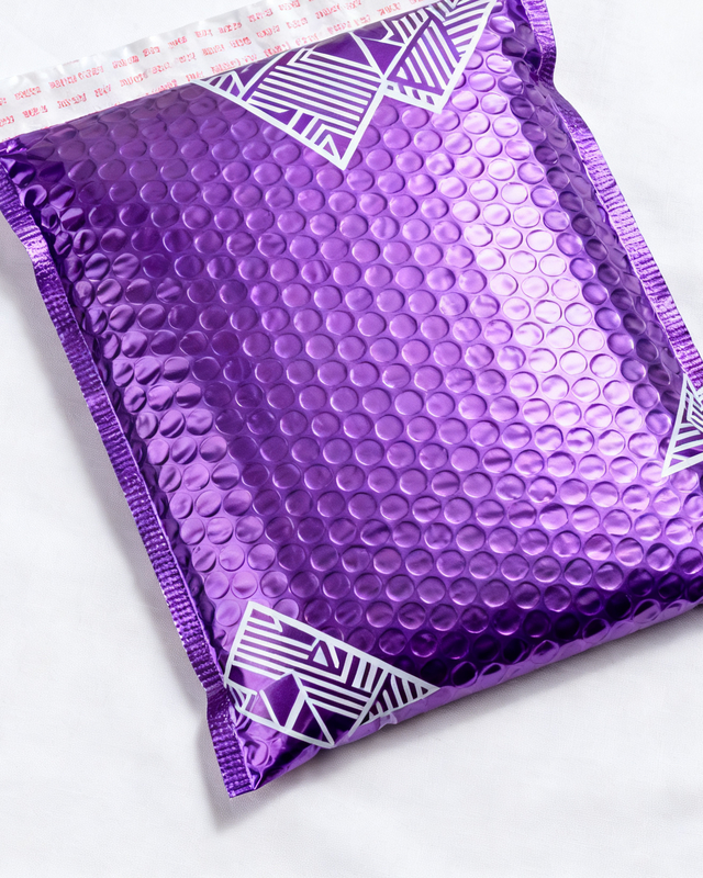 High-impact cushioning plastic bubble mailer with multi-layer bubble structure for moisture-proof protection of sensitive items