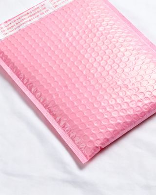 High-impact cushioning plastic bubble mailer with multi-layer bubble structure for moisture-proof protection of sensitive items